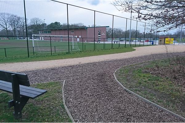 Aménagement d'un complexe sportif avec terrain de football synthétique et 3 terrains en gazon naturel, piste d'athlétisme en terre battue, beachvolley, skate park et abords - Sportinfrabouw NV